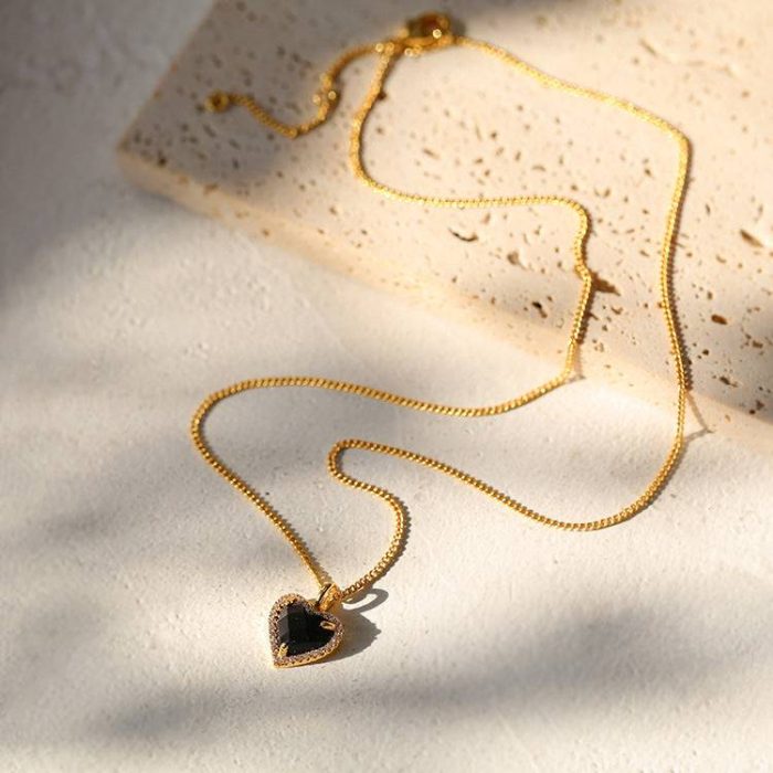 Elegant Heart Necklace - Image 5