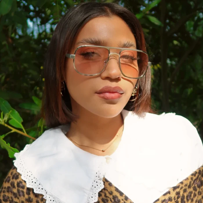 Stylish Gradient Aviator Sunglasses - Image 4