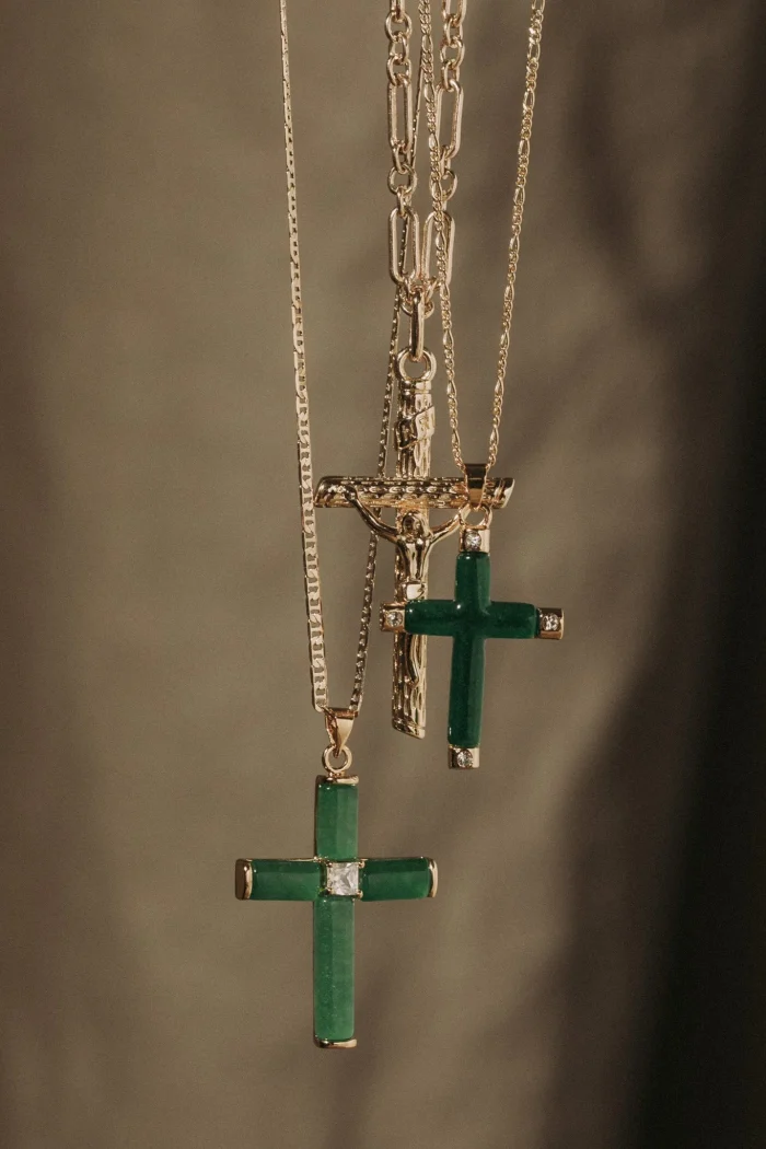 Elegant Green Cross Necklace - Image 6