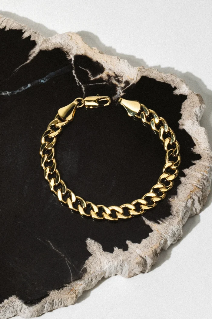 Elegant Gold-Toned Curb Chain Bracelet - Image 3